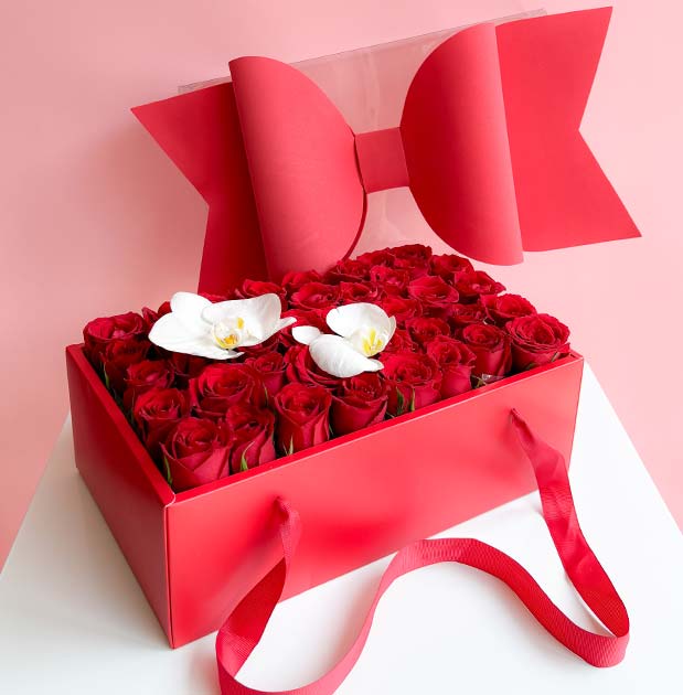 envia flores rosas rojas en caja grande