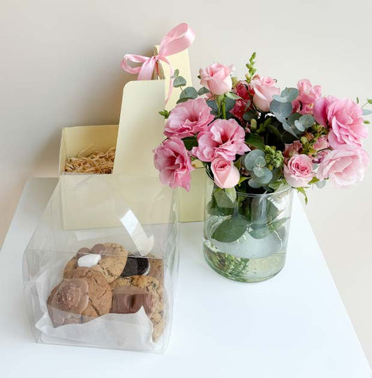 arreglo de flores con galletas