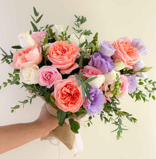 Ramos de Flores Tiempo de pastel- Rosas inglesas, rosas y lisianthus