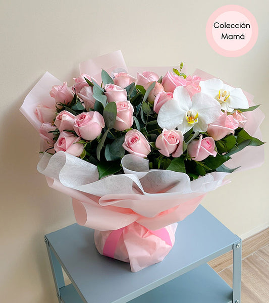 https://www.guapaconflores.com/cdn/shop/products/envia-flores-cdmx-a-domicilio-para-mama-ramos_d0e3939a-2aaf-4a7c-a0d8-7f6e34580cb8_grande.jpg?v=1681258684